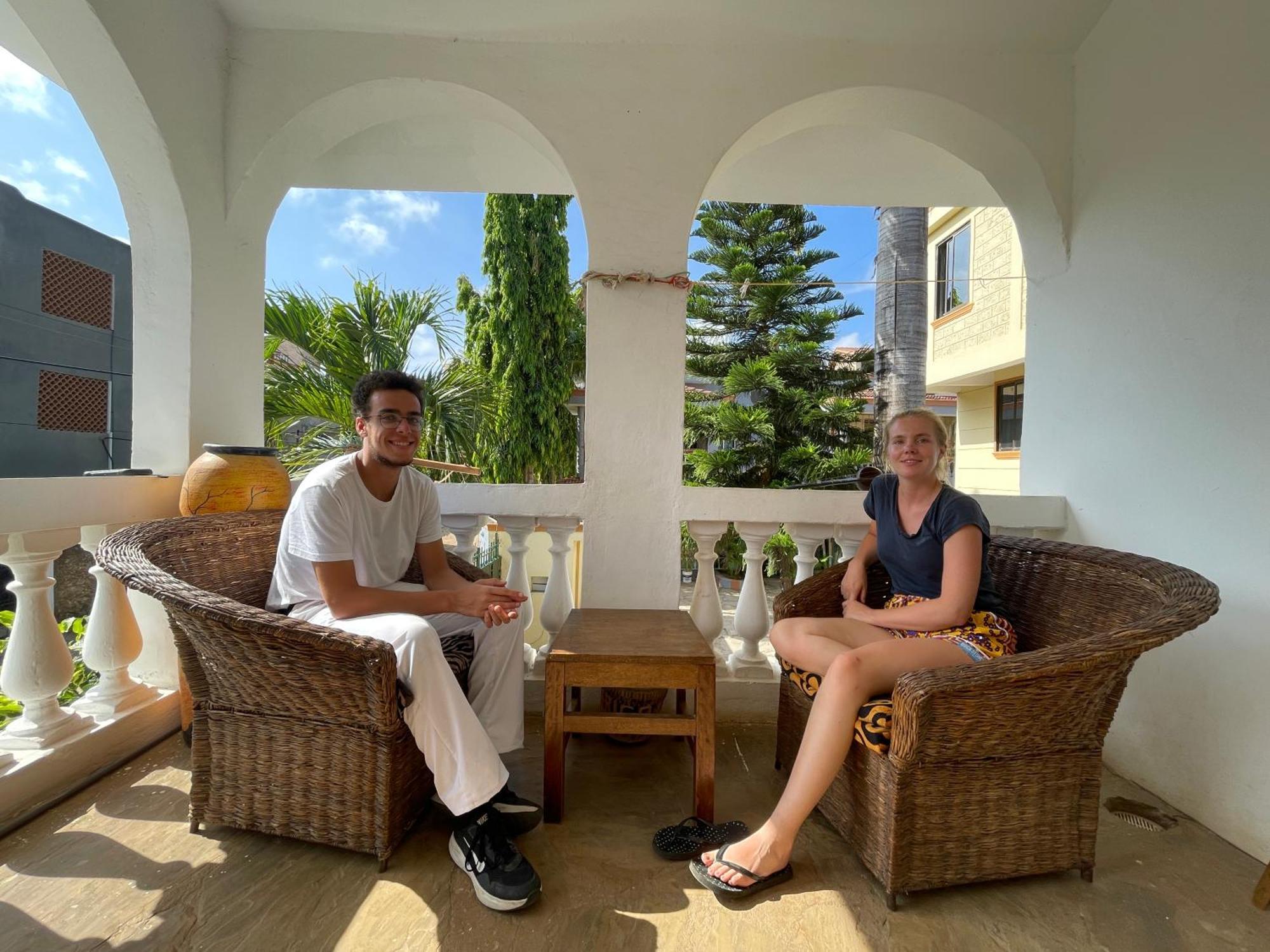 Akogo House - Bnb , Hostel, Backpackers & Volunteer Center Mombasa Luaran gambar