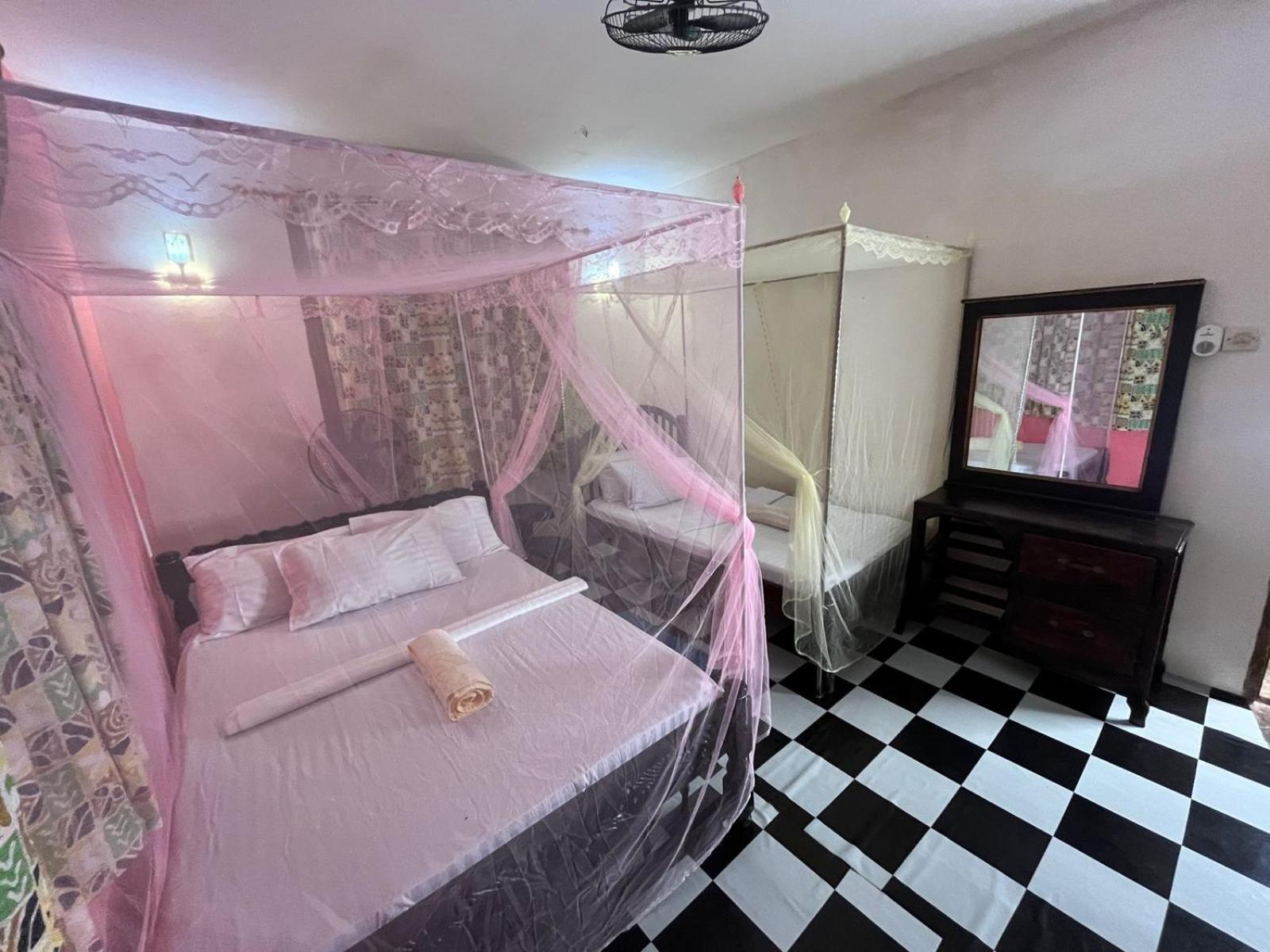 Akogo House - Bnb , Hostel, Backpackers & Volunteer Center Mombasa Luaran gambar