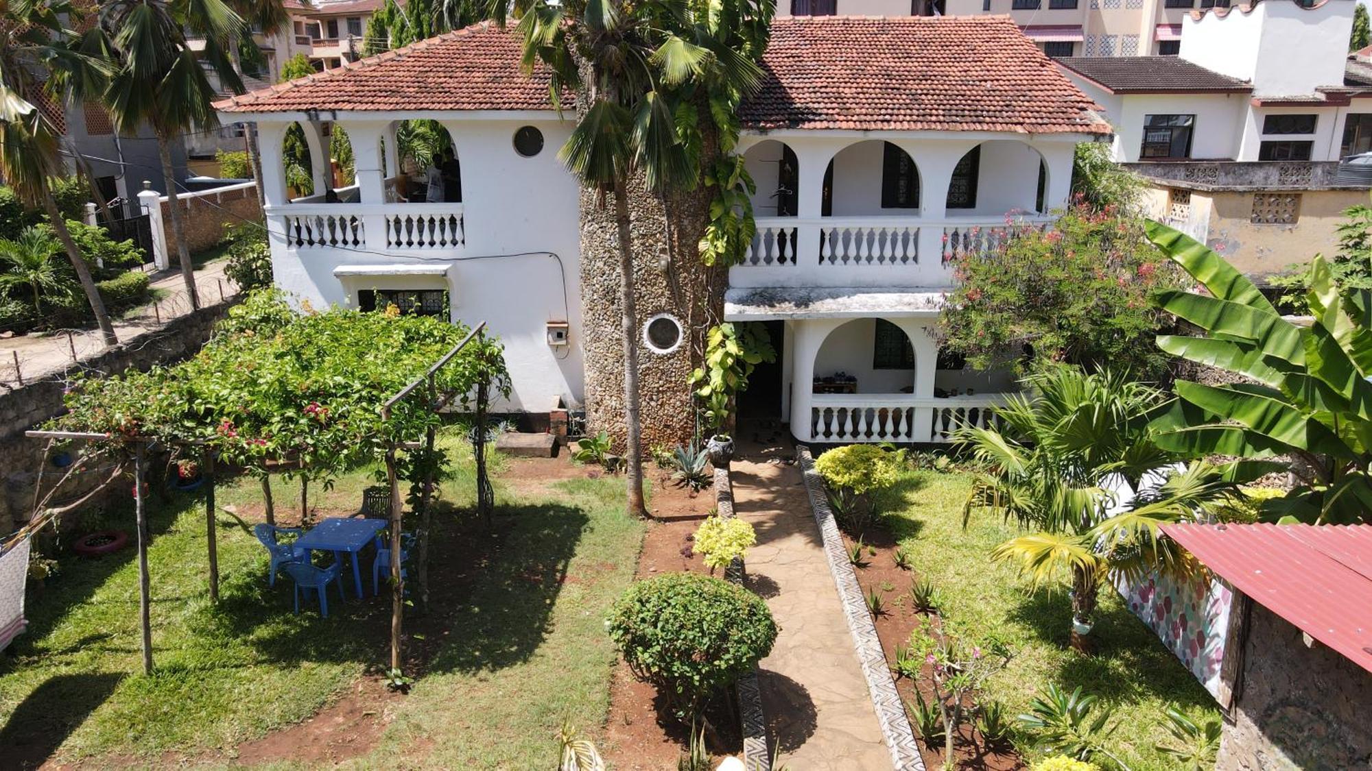 Akogo House - Bnb , Hostel, Backpackers & Volunteer Center Mombasa Luaran gambar