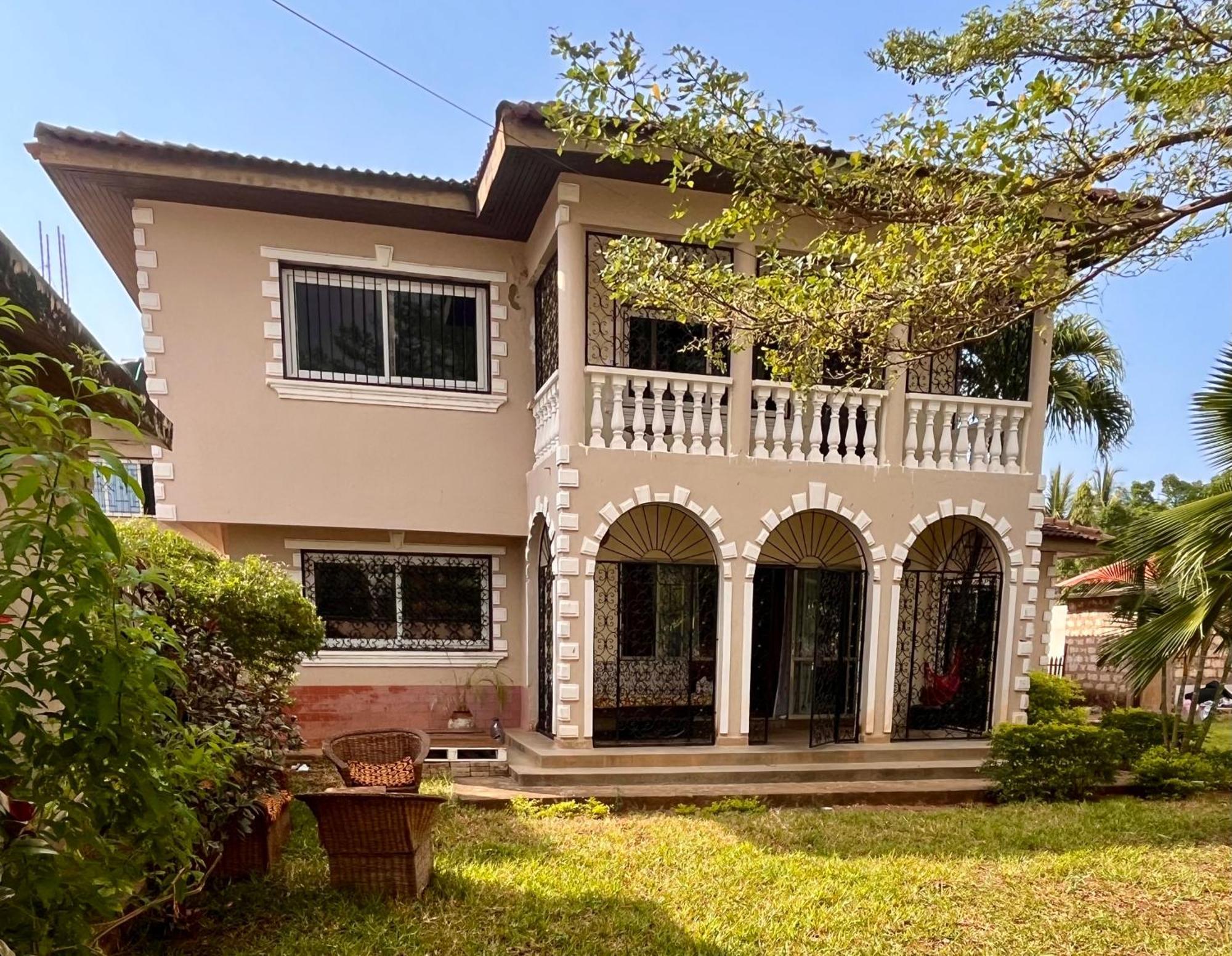 Akogo House - Bnb , Hostel, Backpackers & Volunteer Center Mombasa Luaran gambar