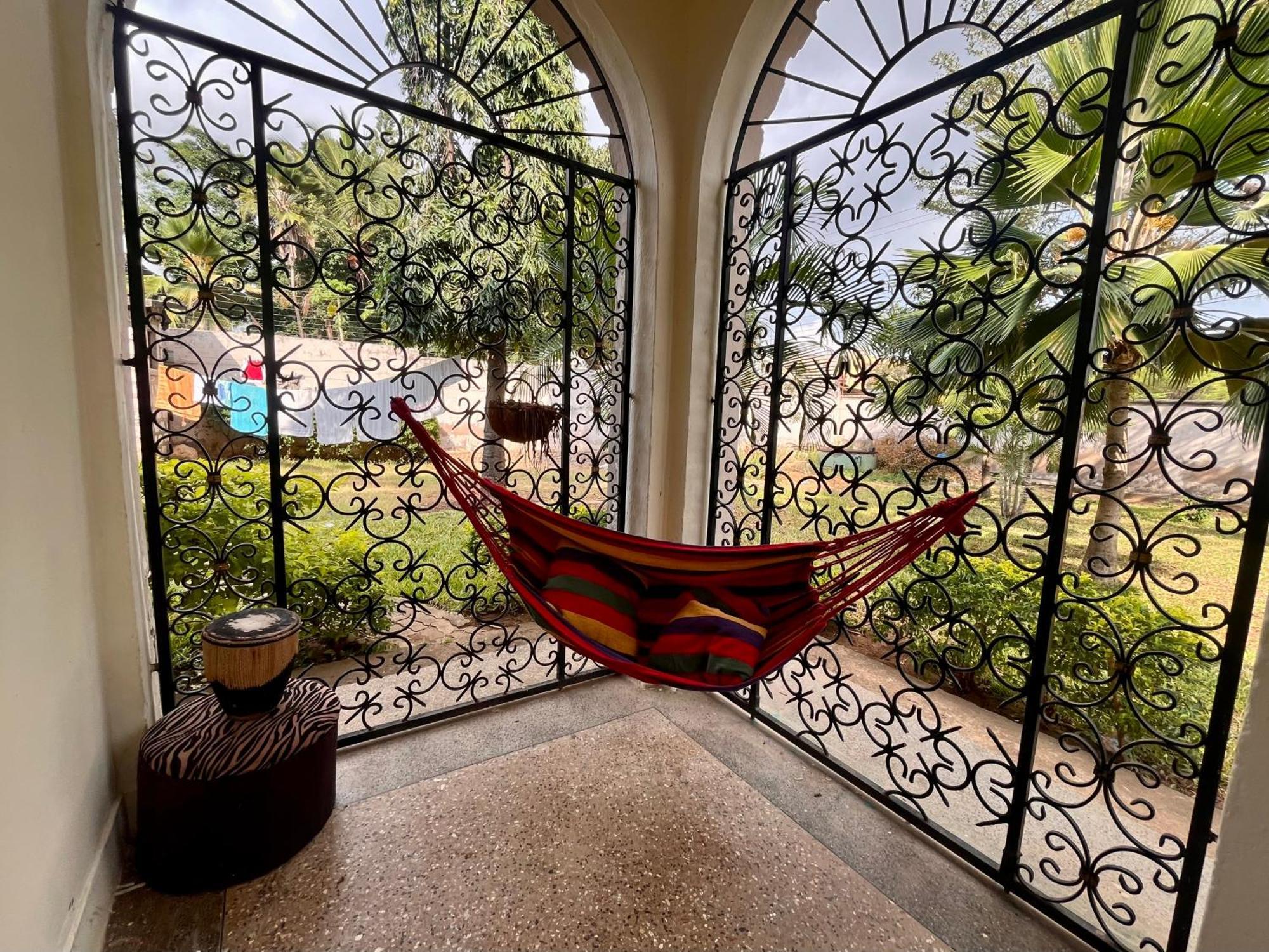 Akogo House - Bnb , Hostel, Backpackers & Volunteer Center Mombasa Luaran gambar
