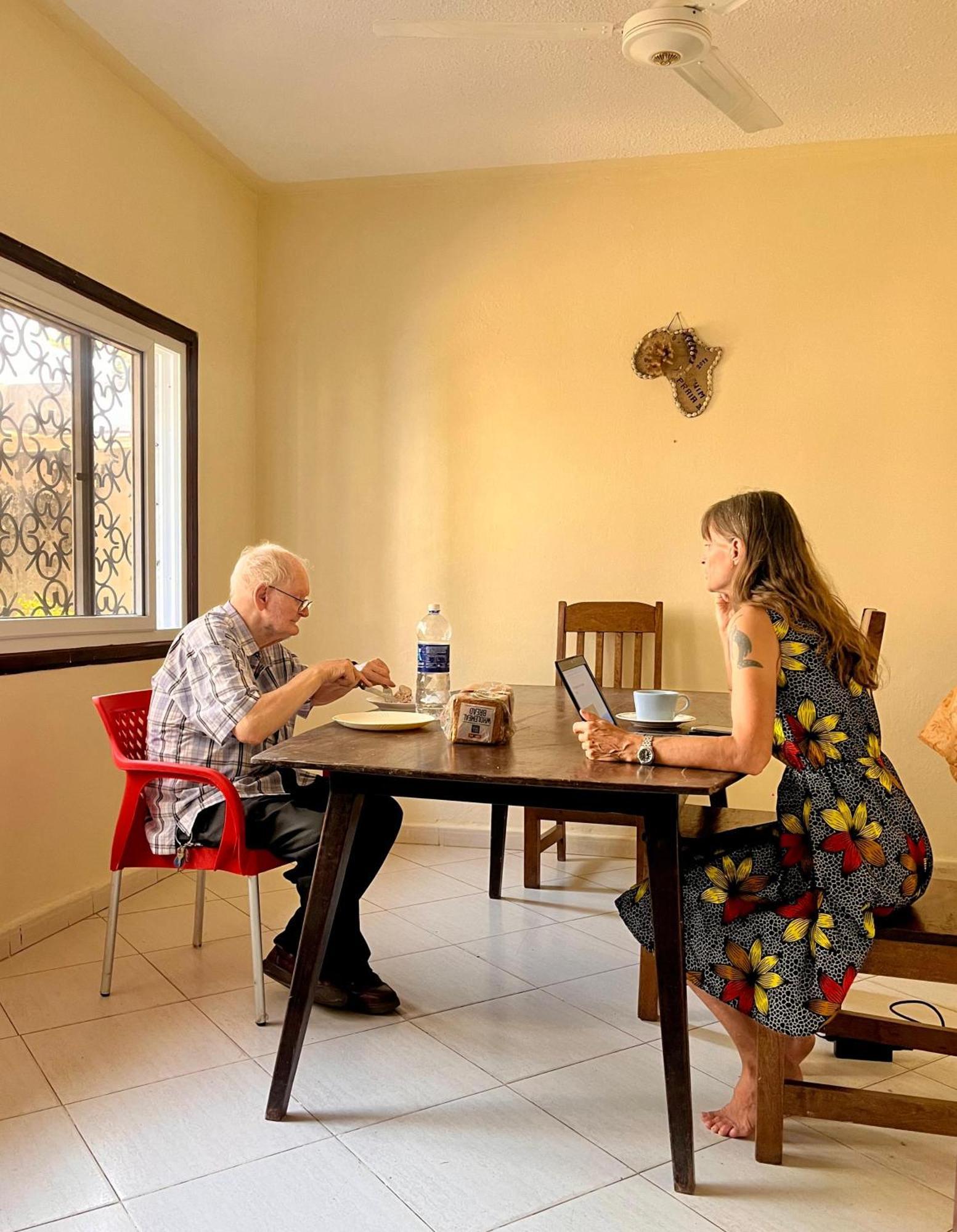 Akogo House - Bnb , Hostel, Backpackers & Volunteer Center Mombasa Luaran gambar