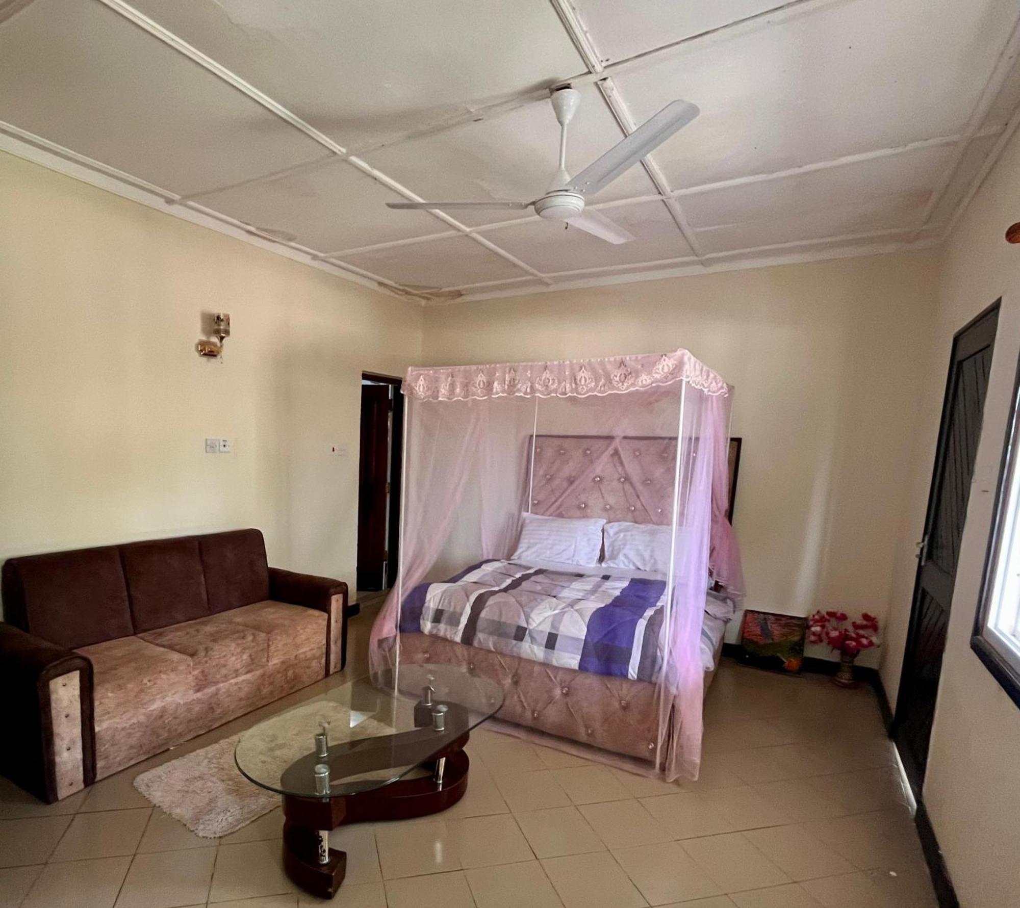 Akogo House - Bnb , Hostel, Backpackers & Volunteer Center Mombasa Luaran gambar