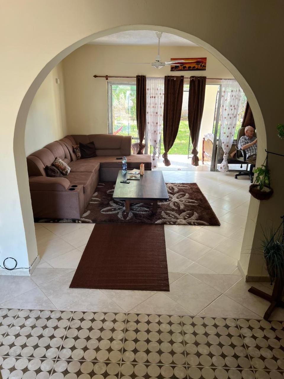 Akogo House - Bnb , Hostel, Backpackers & Volunteer Center Mombasa Luaran gambar