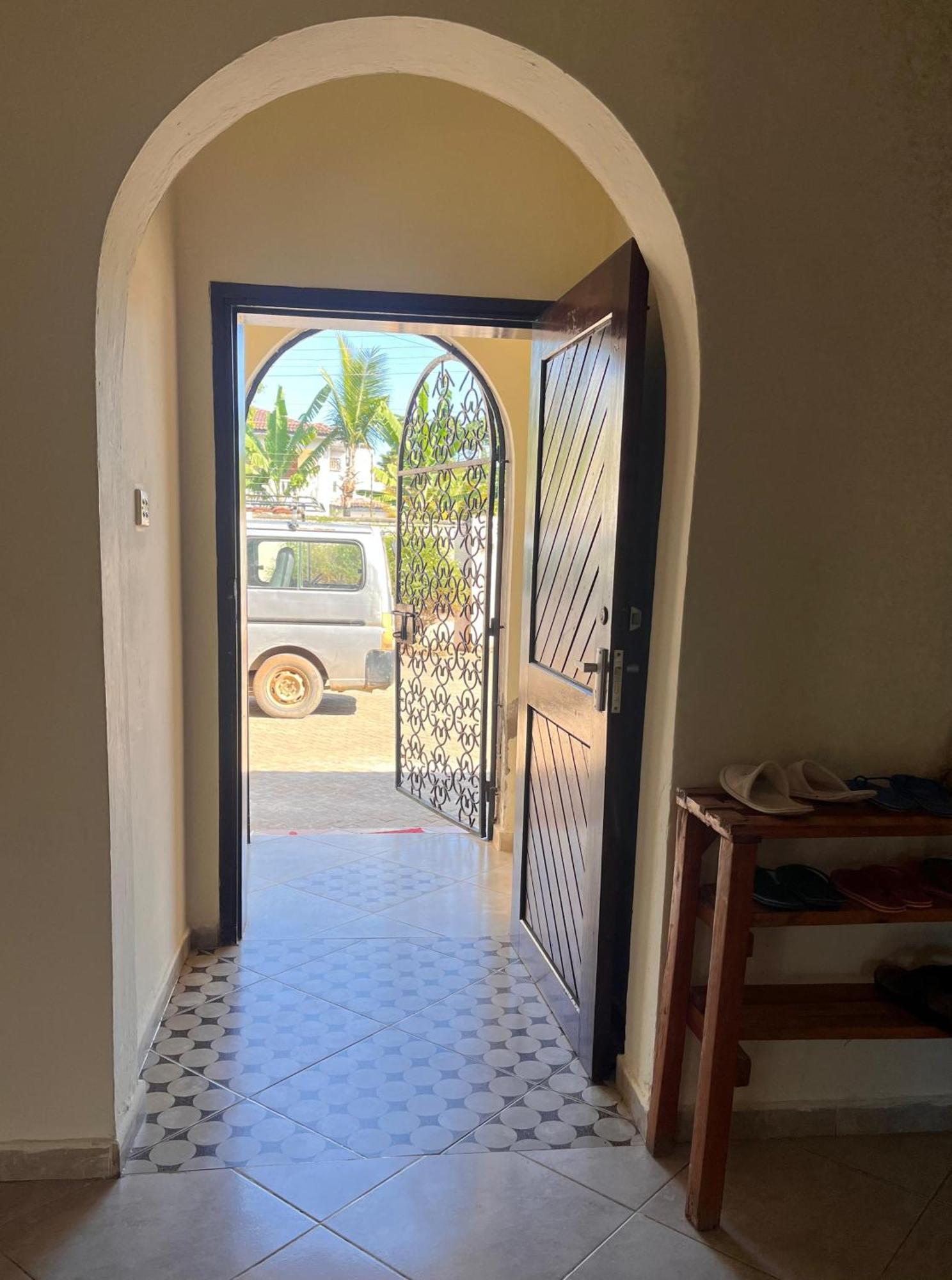 Akogo House - Bnb , Hostel, Backpackers & Volunteer Center Mombasa Luaran gambar