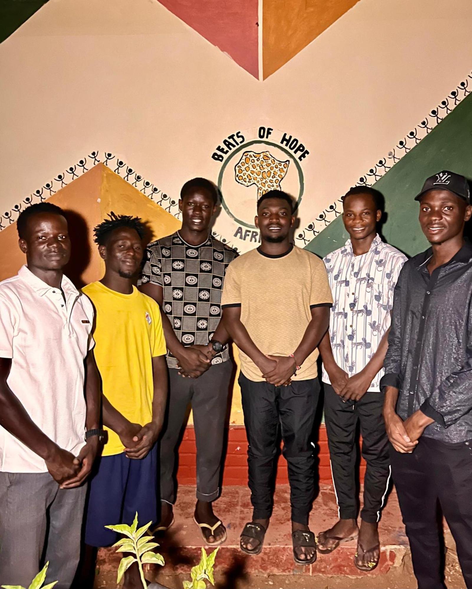 Akogo House - Bnb , Hostel, Backpackers & Volunteer Center Mombasa Luaran gambar
