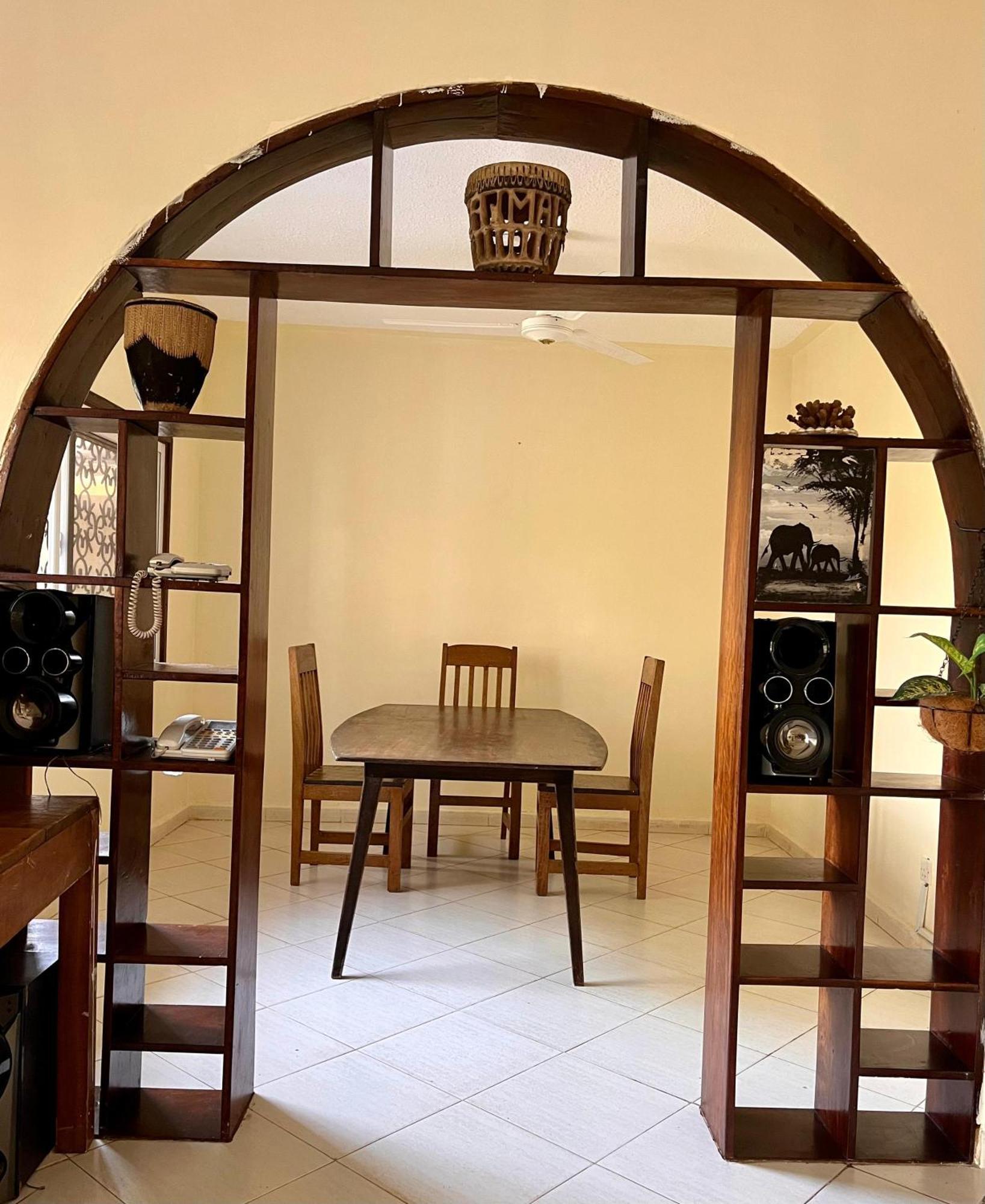 Akogo House - Bnb , Hostel, Backpackers & Volunteer Center Mombasa Luaran gambar