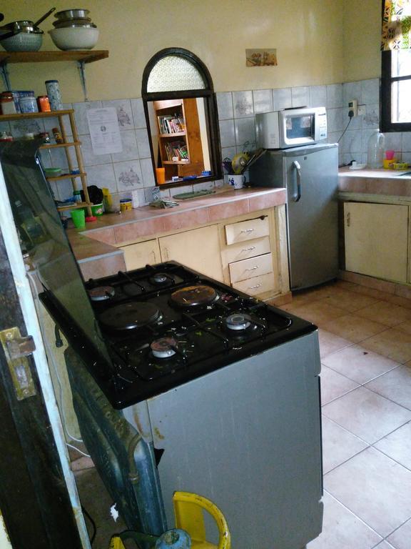 Akogo House - Bnb , Hostel, Backpackers & Volunteer Center Mombasa Luaran gambar