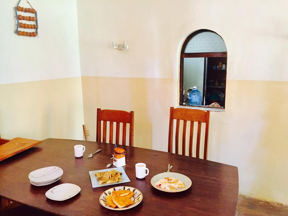 Akogo House - Bnb , Hostel, Backpackers & Volunteer Center Mombasa Luaran gambar