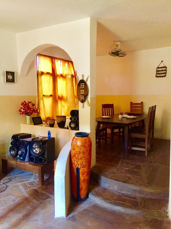 Akogo House - Bnb , Hostel, Backpackers & Volunteer Center Mombasa Luaran gambar