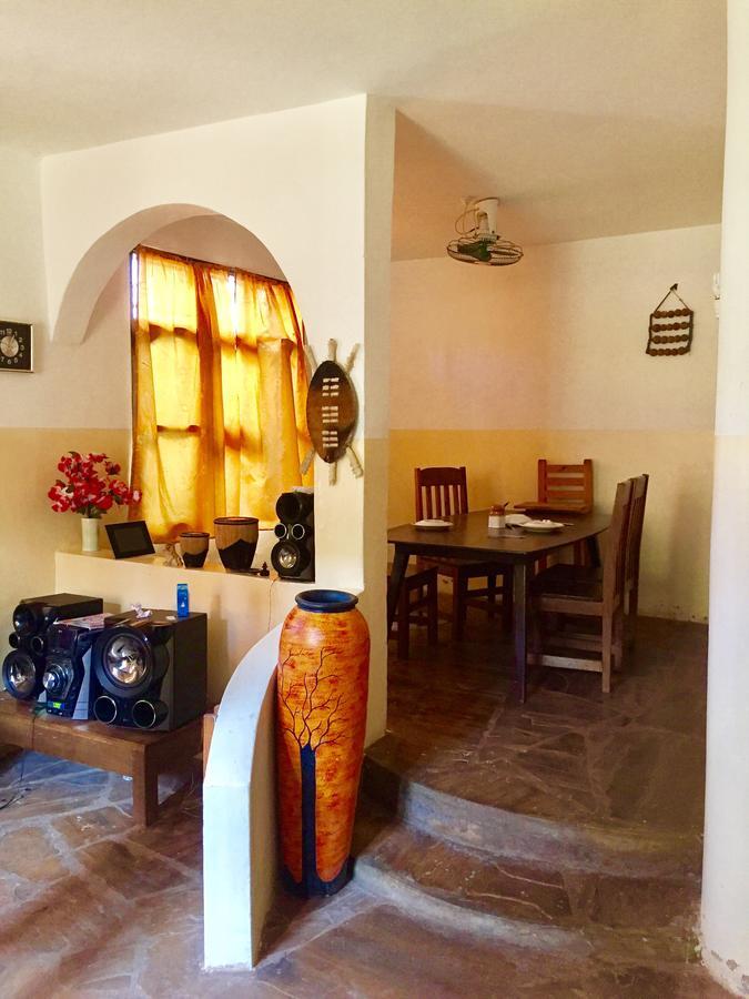 Akogo House - Bnb , Hostel, Backpackers & Volunteer Center Mombasa Luaran gambar