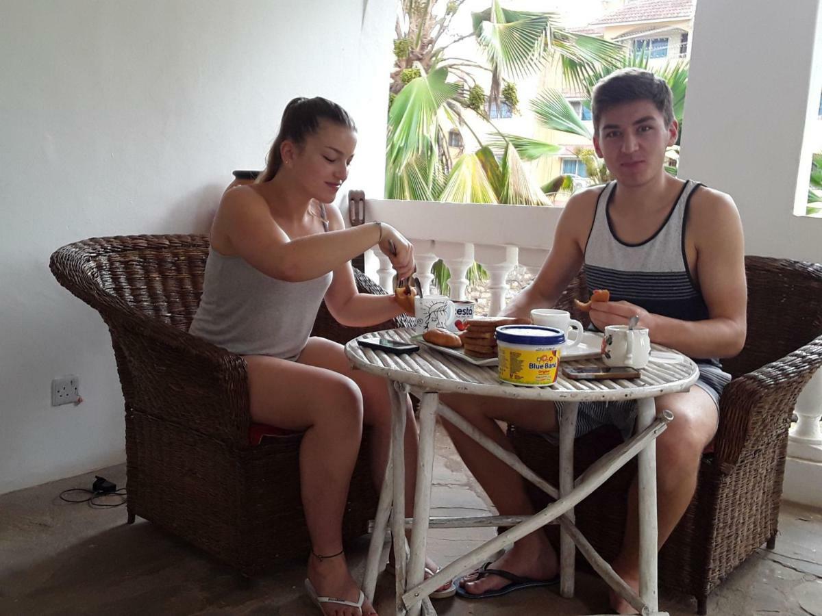 Akogo House - Bnb , Hostel, Backpackers & Volunteer Center Mombasa Luaran gambar